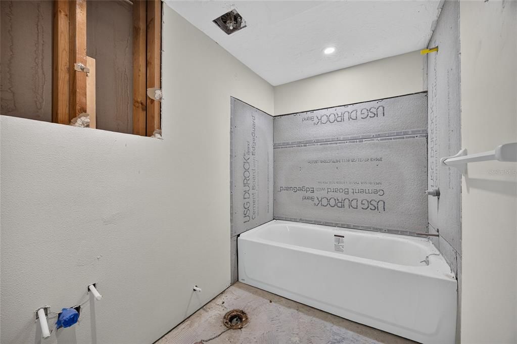 For Sale: $299,900 (2 beds, 2 baths, 958 Square Feet)