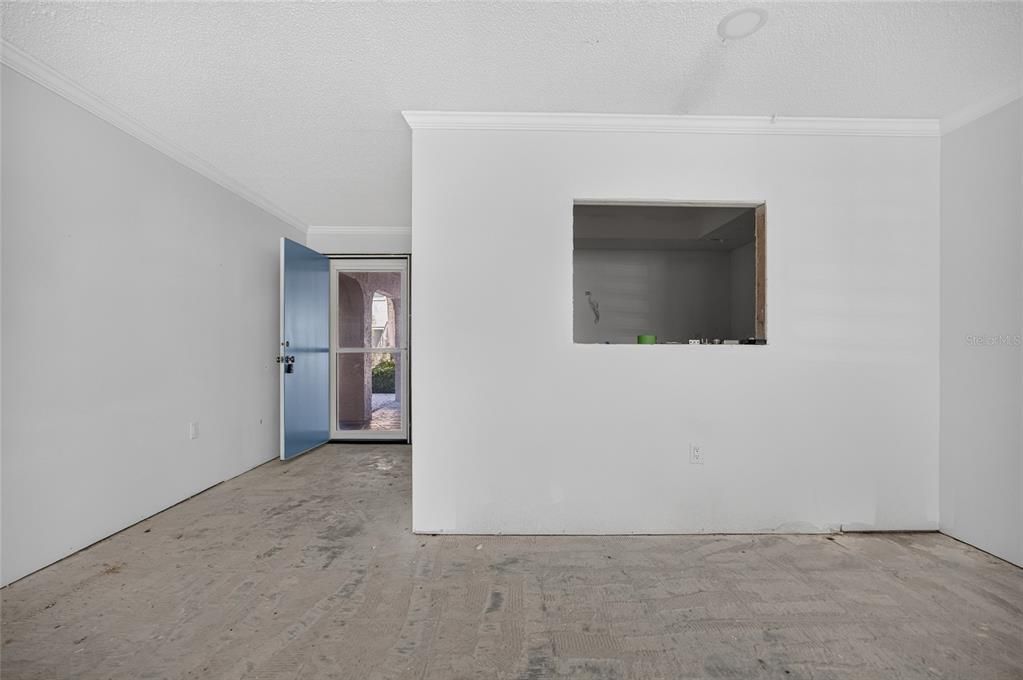 For Sale: $299,900 (2 beds, 2 baths, 958 Square Feet)