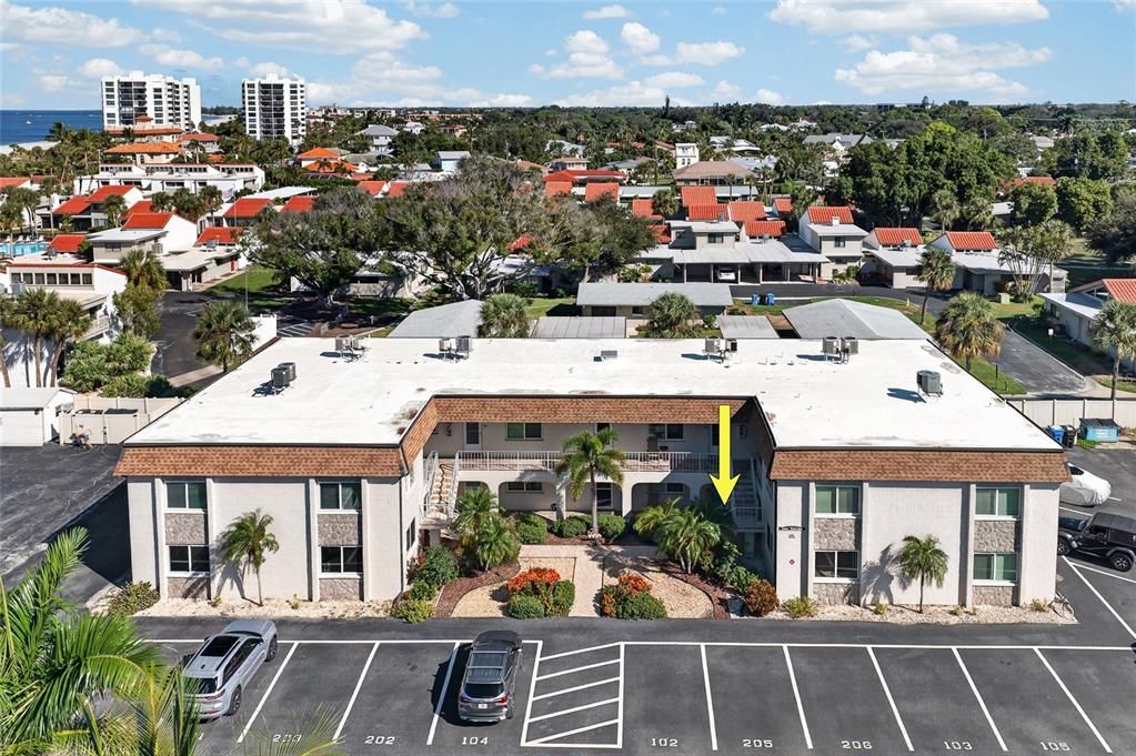 For Sale: $299,900 (2 beds, 2 baths, 958 Square Feet)
