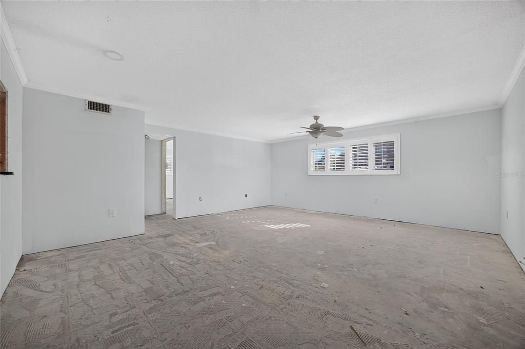 For Sale: $299,900 (2 beds, 2 baths, 958 Square Feet)