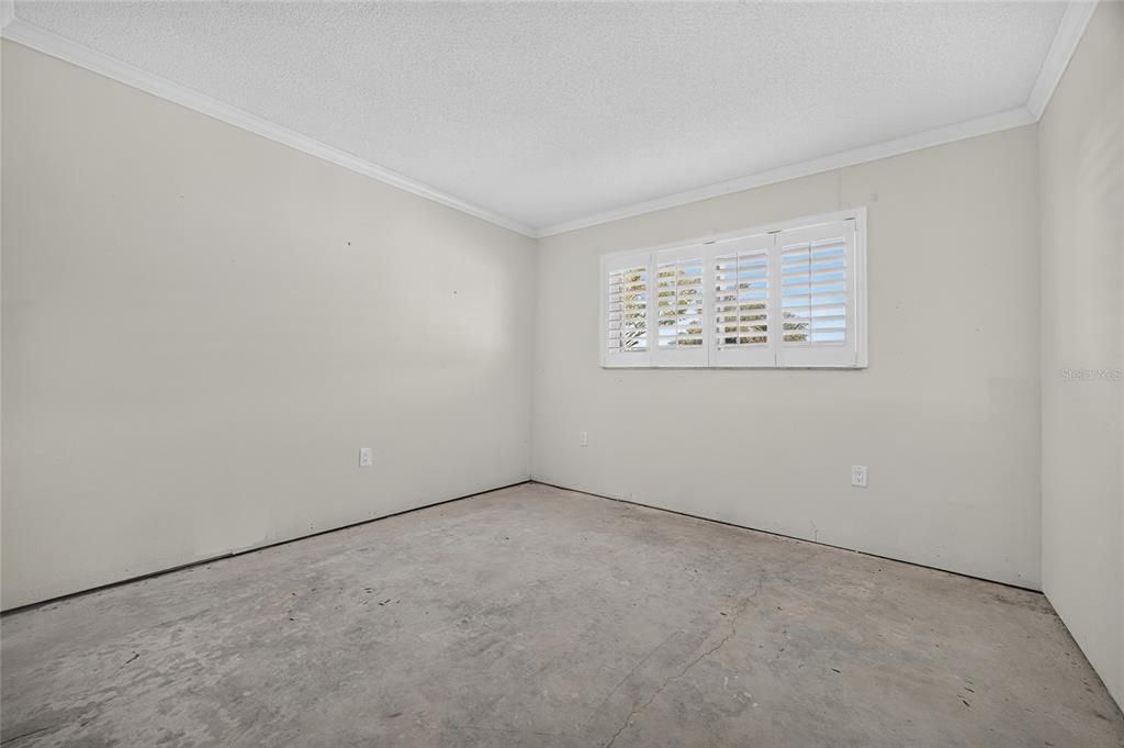 For Sale: $299,900 (2 beds, 2 baths, 958 Square Feet)