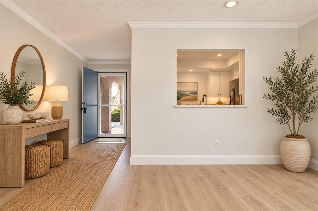 For Sale: $299,900 (2 beds, 2 baths, 958 Square Feet)