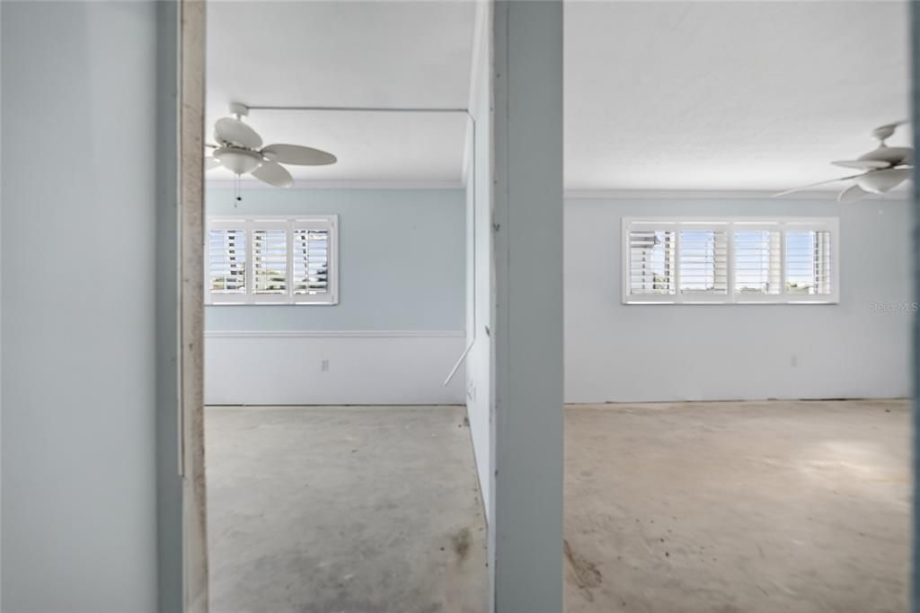 For Sale: $299,900 (2 beds, 2 baths, 958 Square Feet)
