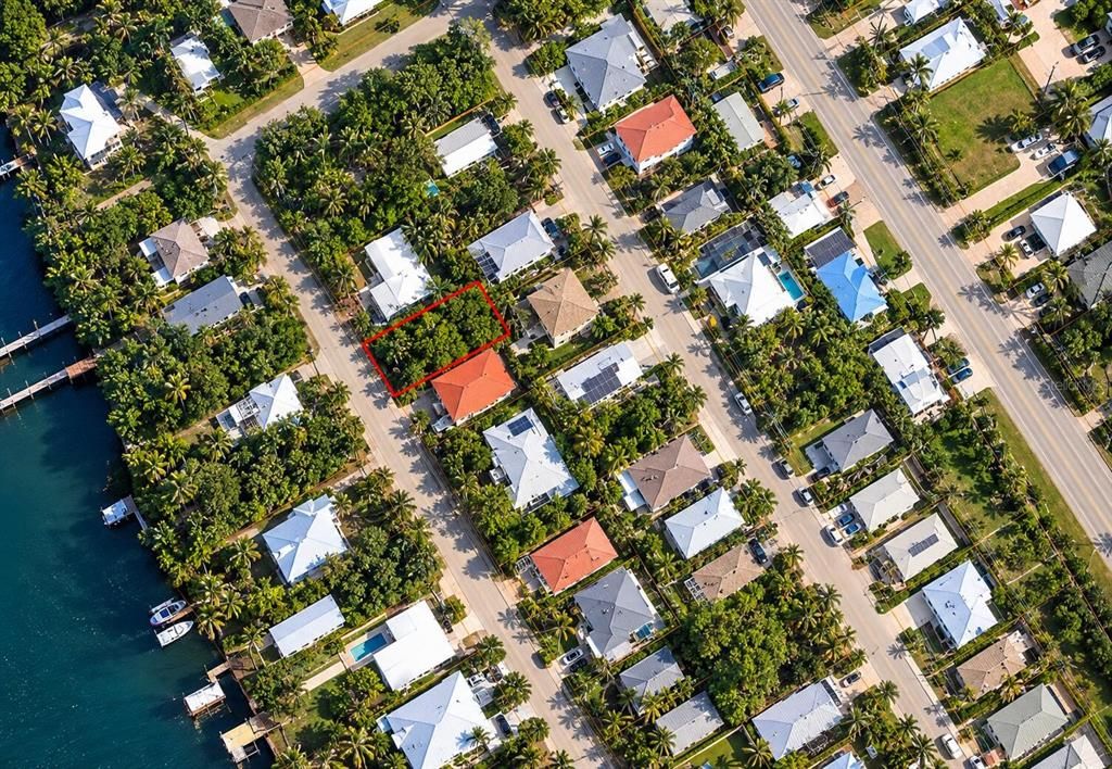 На продажу: $280,000 (0.12 acres)