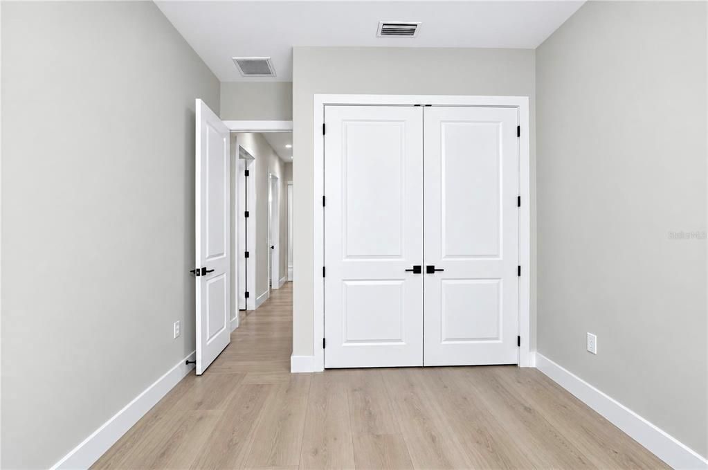 For Sale: $499,900 (4 beds, 2 baths, 1918 Square Feet)