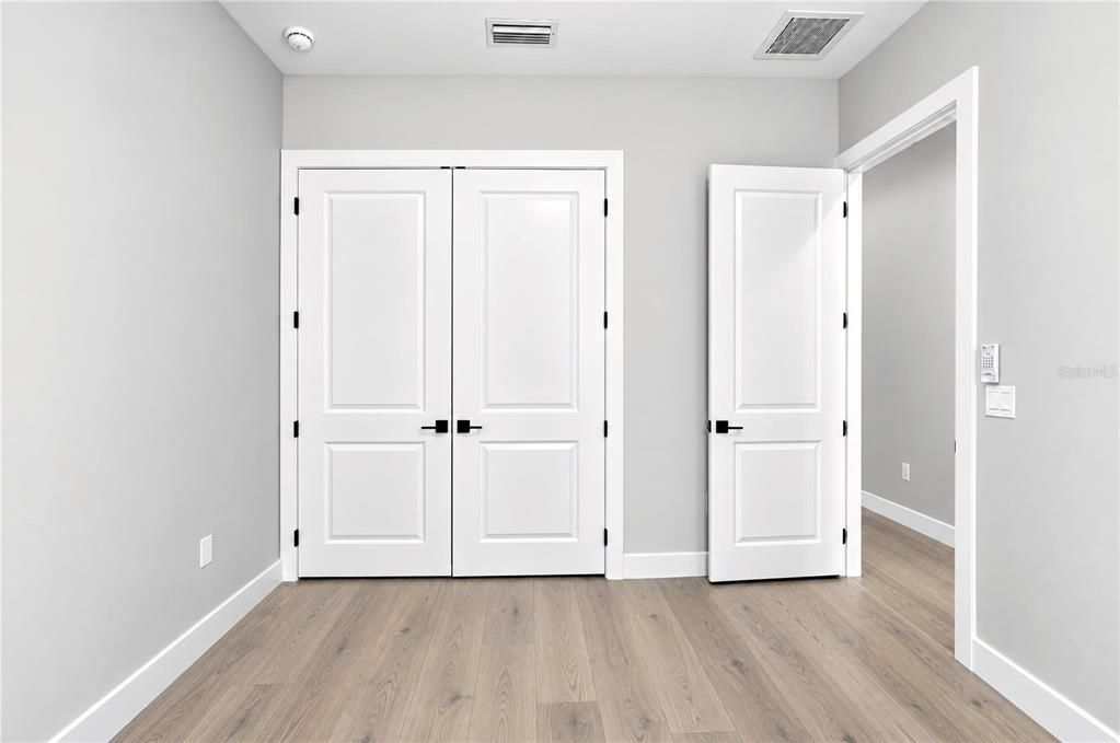 For Sale: $499,900 (4 beds, 2 baths, 1918 Square Feet)
