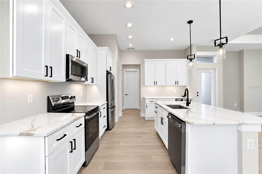 For Sale: $499,900 (4 beds, 2 baths, 1918 Square Feet)