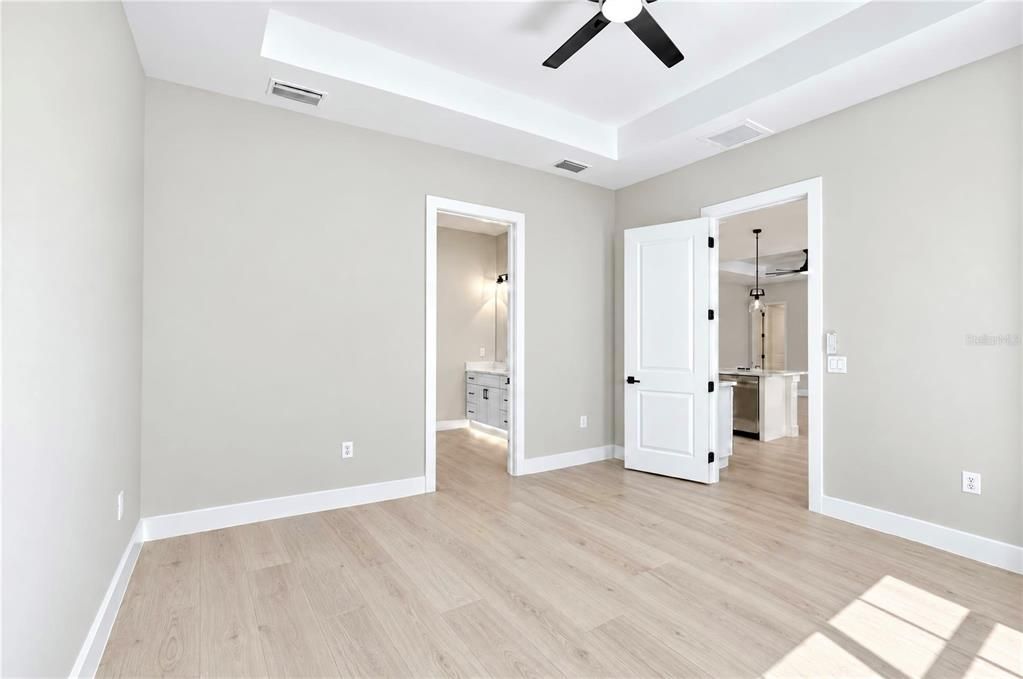 For Sale: $499,900 (4 beds, 2 baths, 1918 Square Feet)