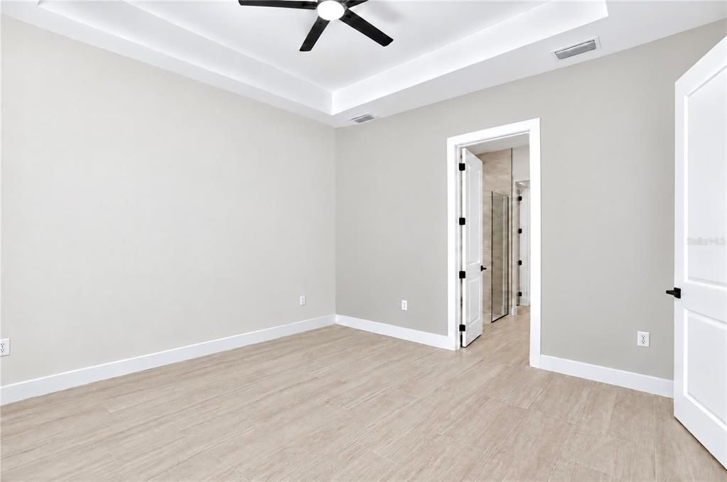 For Sale: $499,900 (4 beds, 2 baths, 1918 Square Feet)