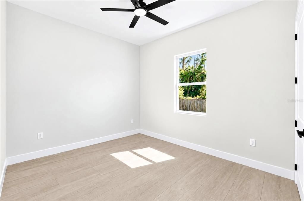 For Sale: $499,900 (4 beds, 2 baths, 1918 Square Feet)