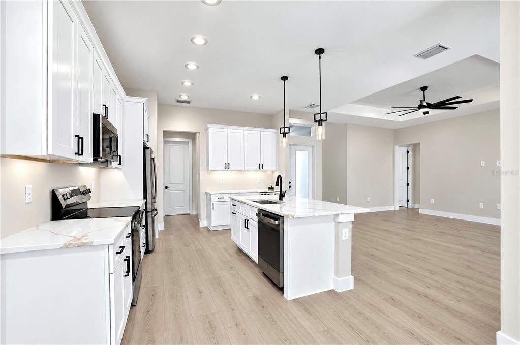 For Sale: $499,900 (4 beds, 2 baths, 1918 Square Feet)