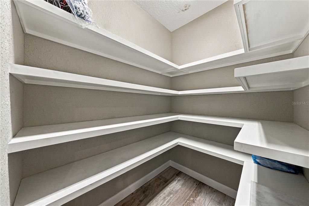 Activo con contrato: $812,500 (4 camas, 3 baños, 2796 Pies cuadrados)