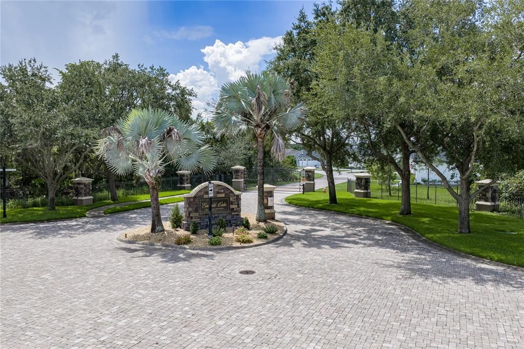 Activo con contrato: $812,500 (4 camas, 3 baños, 2796 Pies cuadrados)
