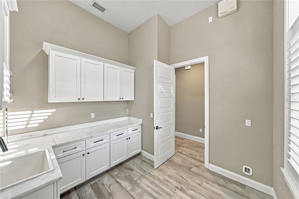 Activo con contrato: $812,500 (4 camas, 3 baños, 2796 Pies cuadrados)