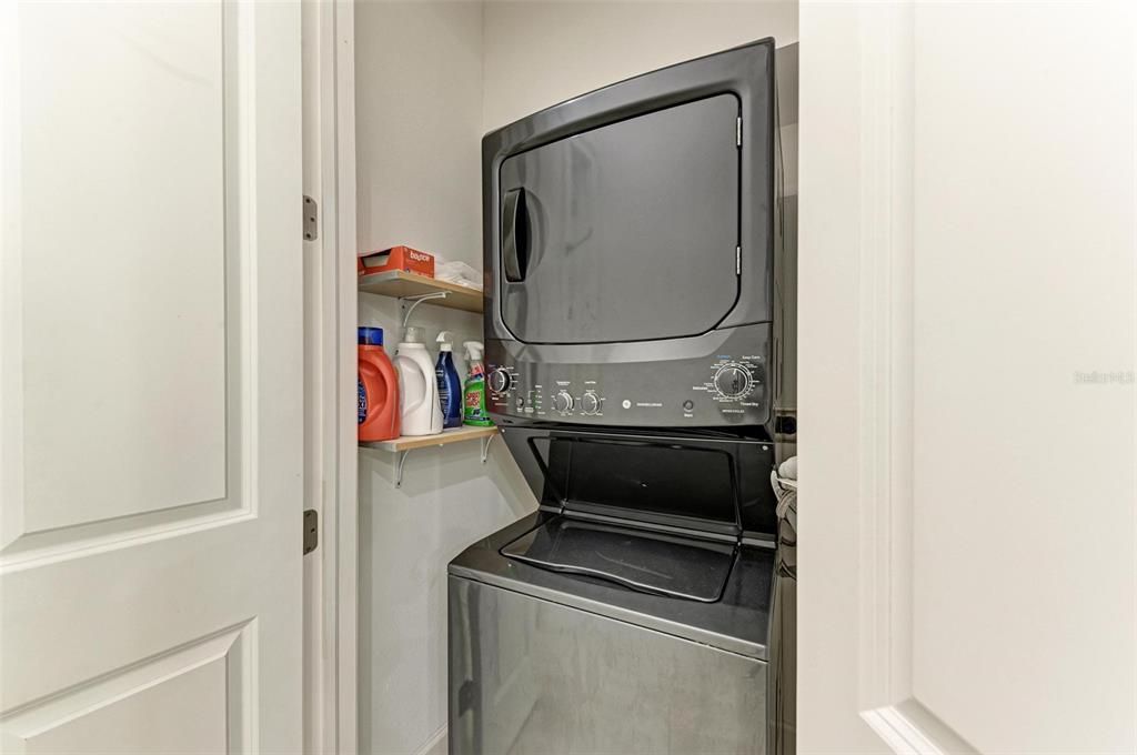 For Rent: $3,300 (3 beds, 2 baths, 2562 Square Feet)