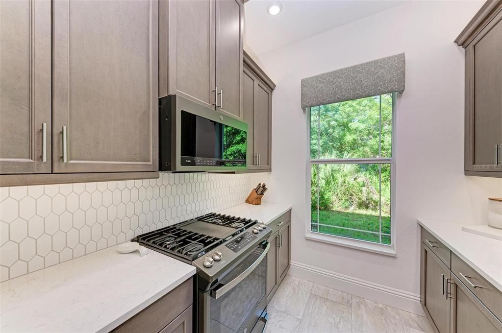 For Rent: $3,300 (3 beds, 2 baths, 2562 Square Feet)