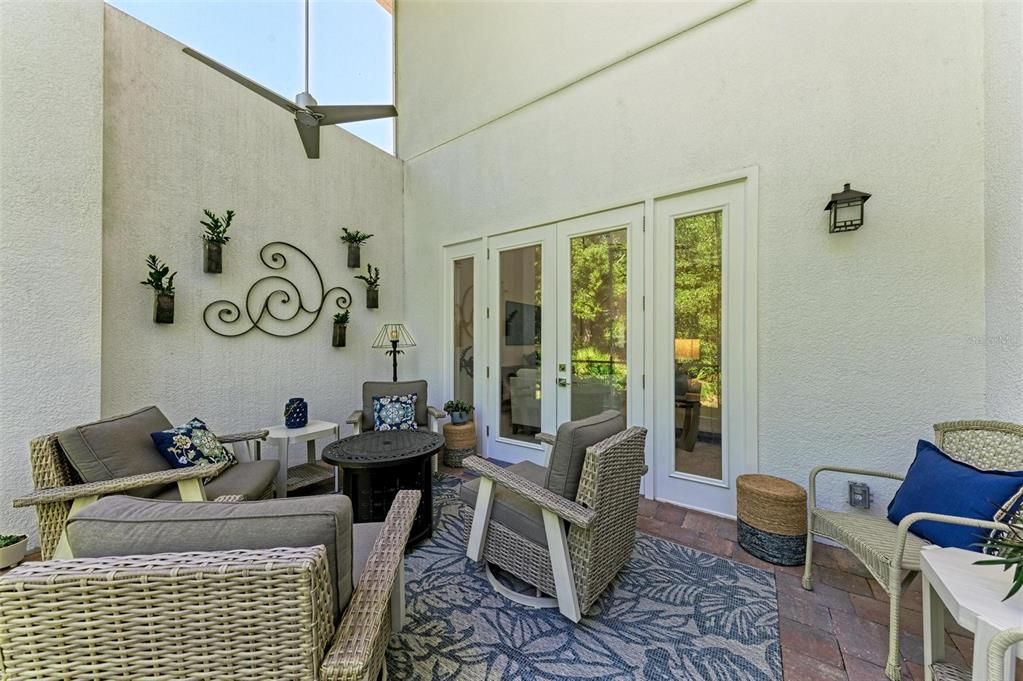 For Rent: $3,300 (3 beds, 2 baths, 2562 Square Feet)