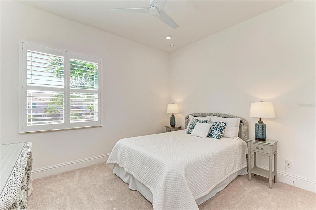 For Rent: $3,300 (3 beds, 2 baths, 2562 Square Feet)