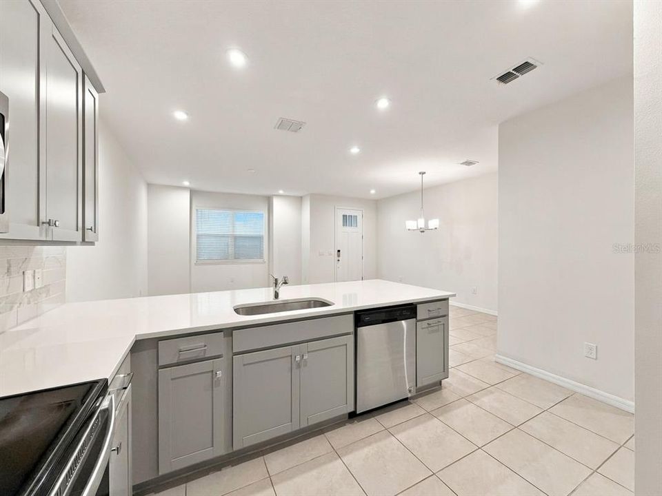 For Sale: $405,000 (3 beds, 2 baths, 1382 Square Feet)
