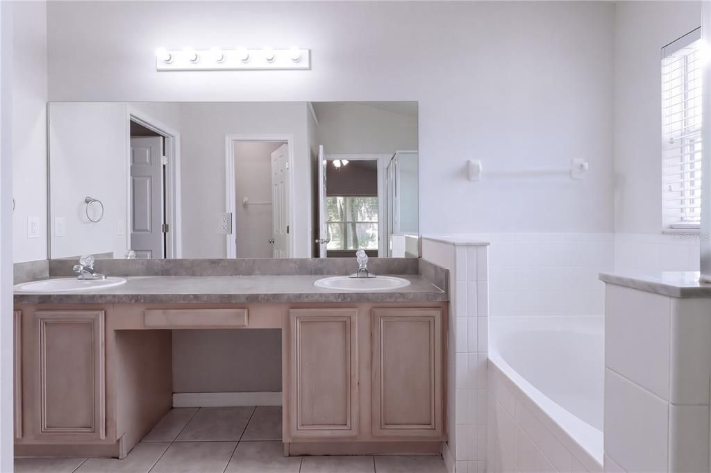 En Venta: $324,900 (4 camas, 2 baños, 1802 Pies cuadrados)