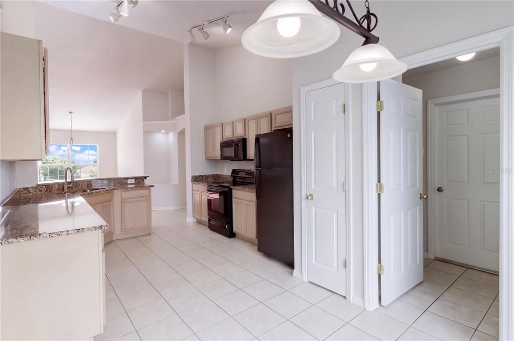 En Venta: $324,900 (4 camas, 2 baños, 1802 Pies cuadrados)