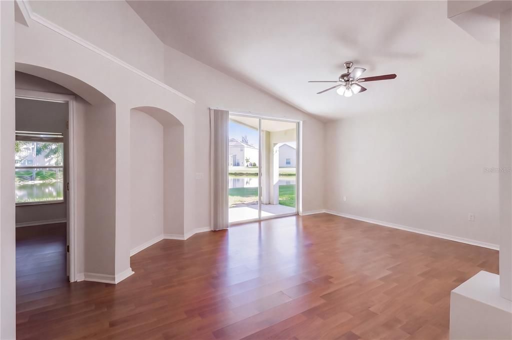 En Venta: $324,900 (4 camas, 2 baños, 1802 Pies cuadrados)