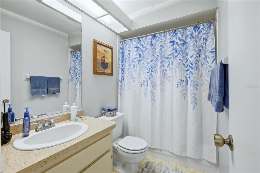 На продажу: $295,000 (2 спален, 2 ванн, 1430 Квадратных фут)