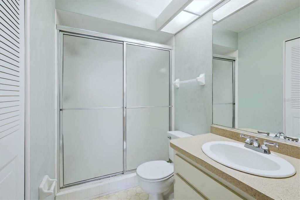 На продажу: $295,000 (2 спален, 2 ванн, 1430 Квадратных фут)