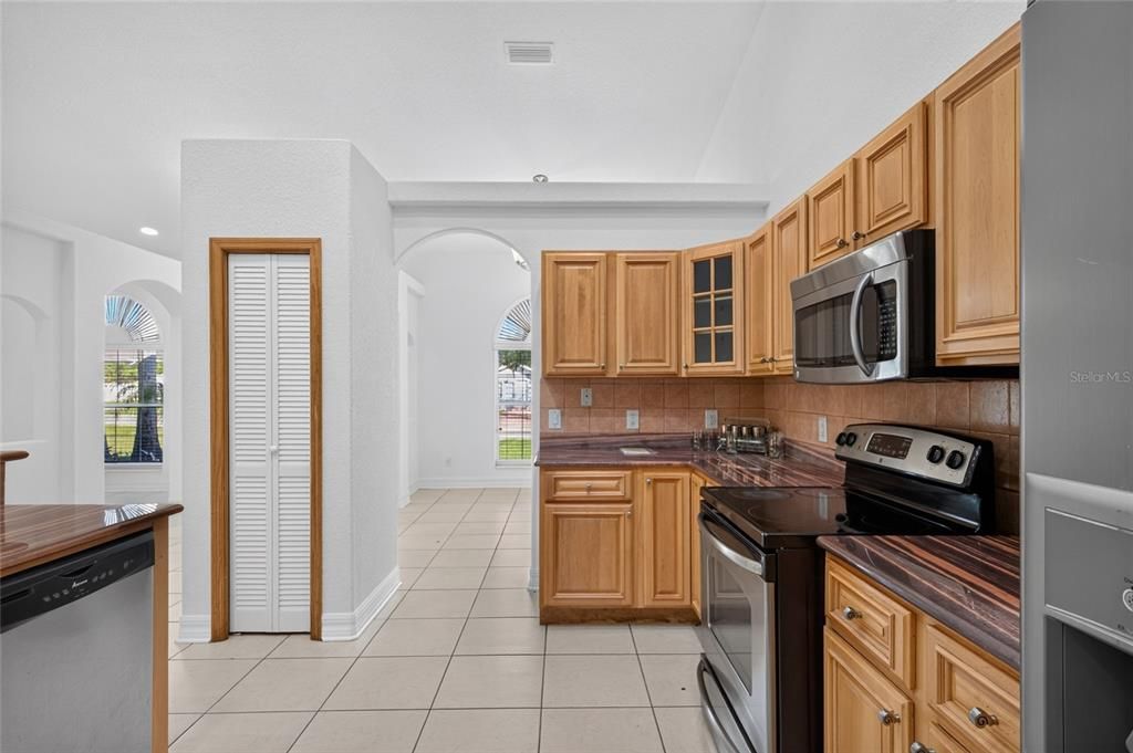 For Sale: $600,000 (4 beds, 3 baths, 2177 Square Feet)