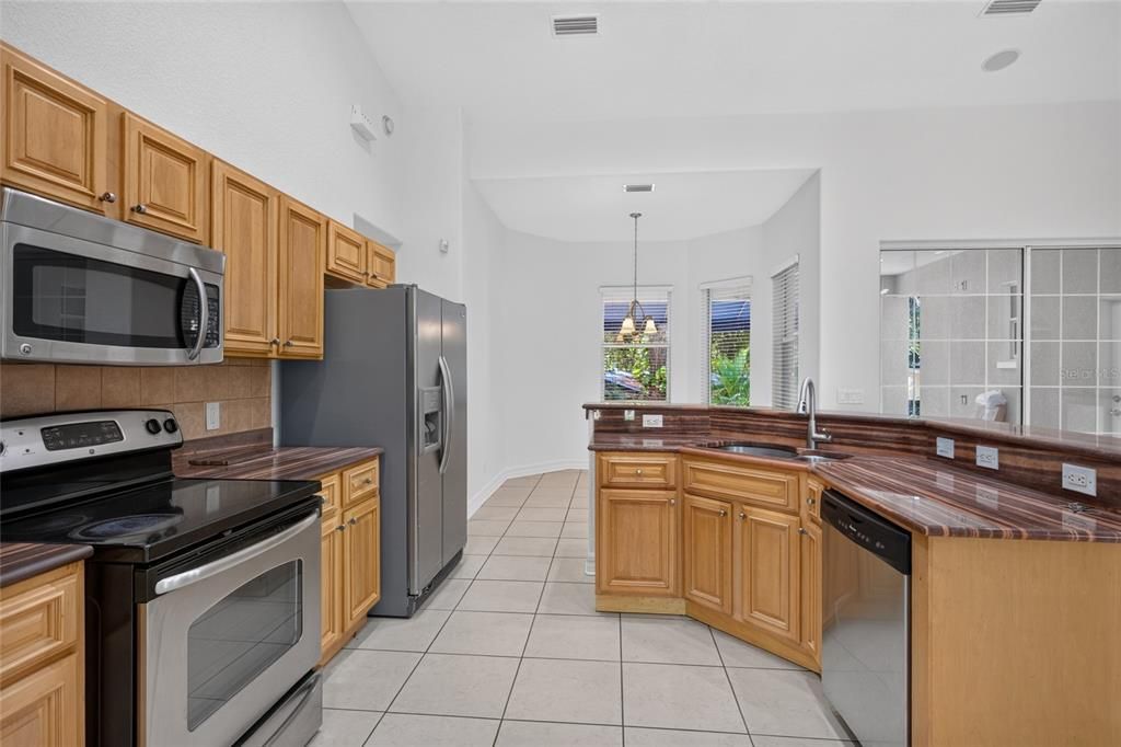 For Sale: $600,000 (4 beds, 3 baths, 2177 Square Feet)