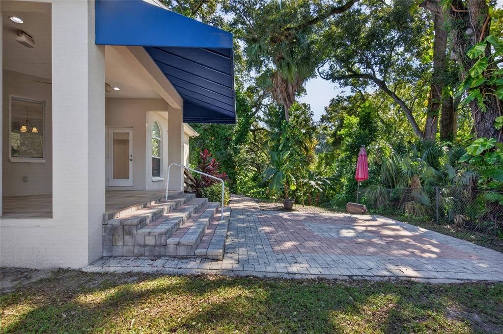 For Sale: $600,000 (4 beds, 3 baths, 2177 Square Feet)