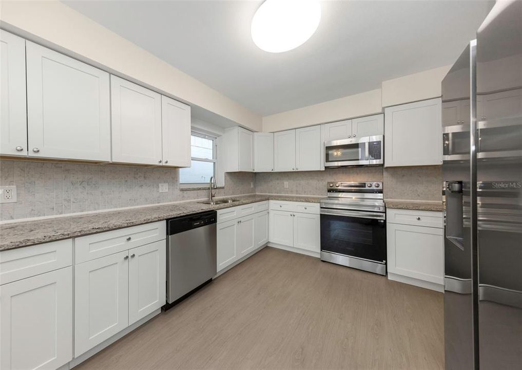 На продажу: $499,900 (4 спален, 2 ванн, 1906 Квадратных фут)