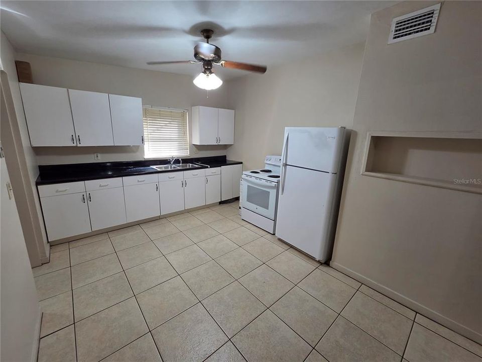 For Rent: $1,550 (2 beds, 1 baths, 1175 Square Feet)