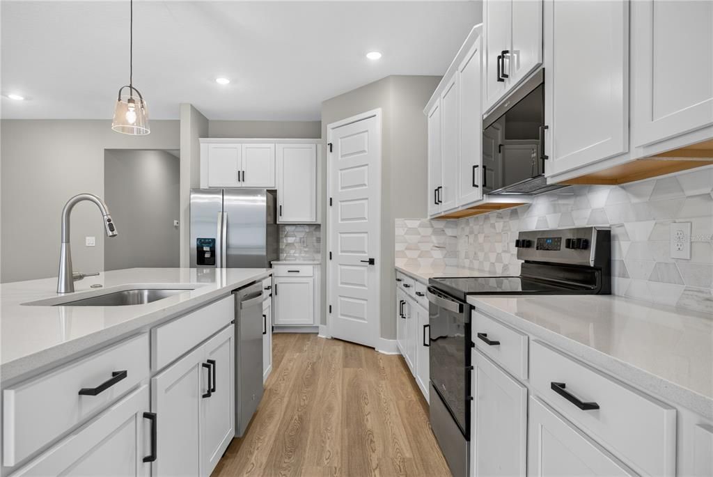 For Rent: $2,500 (4 beds, 3 baths, 2190 Square Feet)