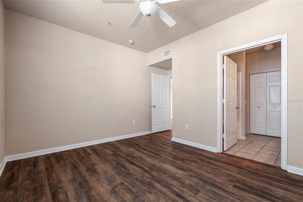 For Sale: $145,000 (1 beds, 1 baths, 848 Square Feet)