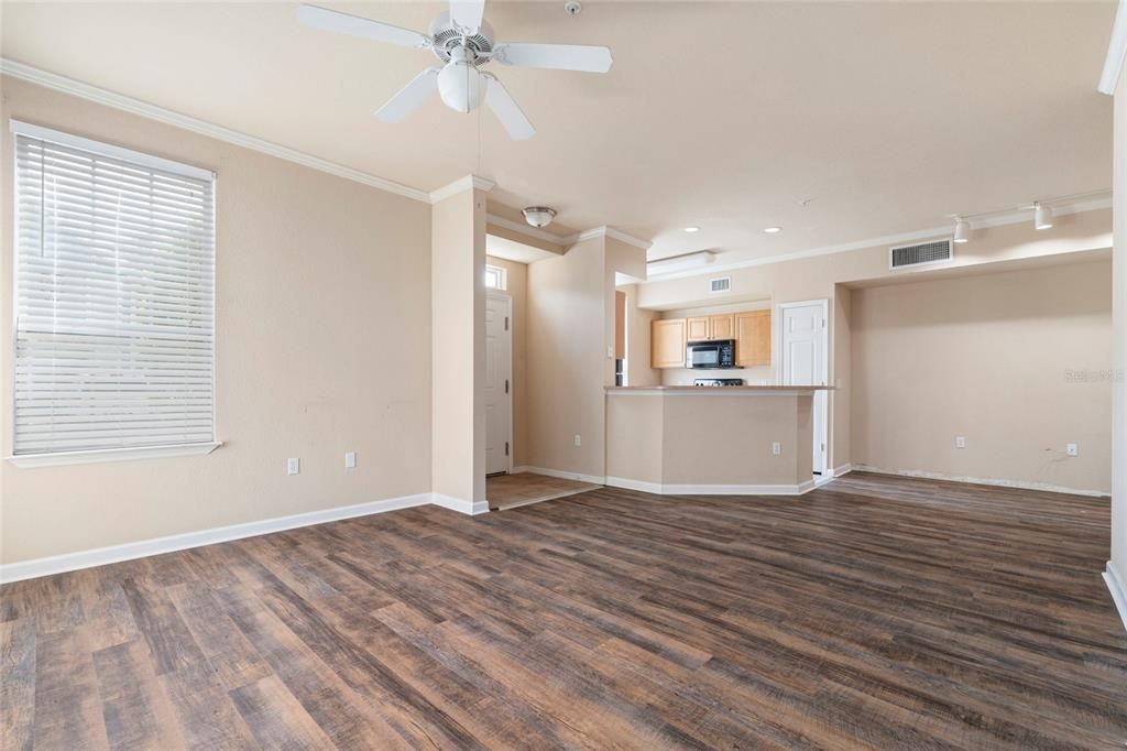 For Sale: $145,000 (1 beds, 1 baths, 848 Square Feet)