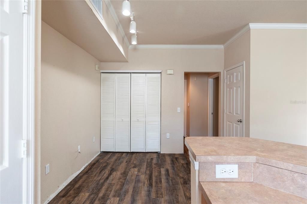 For Sale: $145,000 (1 beds, 1 baths, 848 Square Feet)