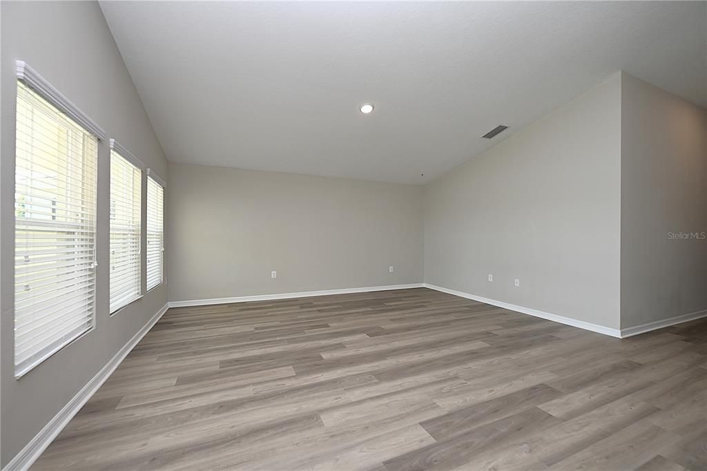 For Rent: $2,495 (4 beds, 2 baths, 1850 Square Feet)