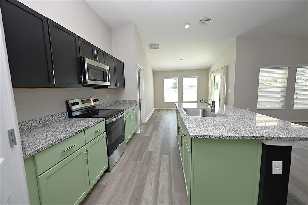 For Rent: $2,495 (4 beds, 2 baths, 1850 Square Feet)