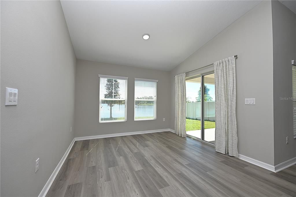 For Rent: $2,495 (4 beds, 2 baths, 1850 Square Feet)