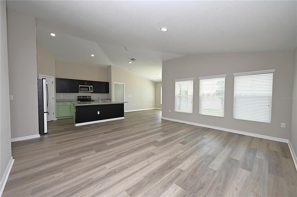 For Rent: $2,495 (4 beds, 2 baths, 1850 Square Feet)