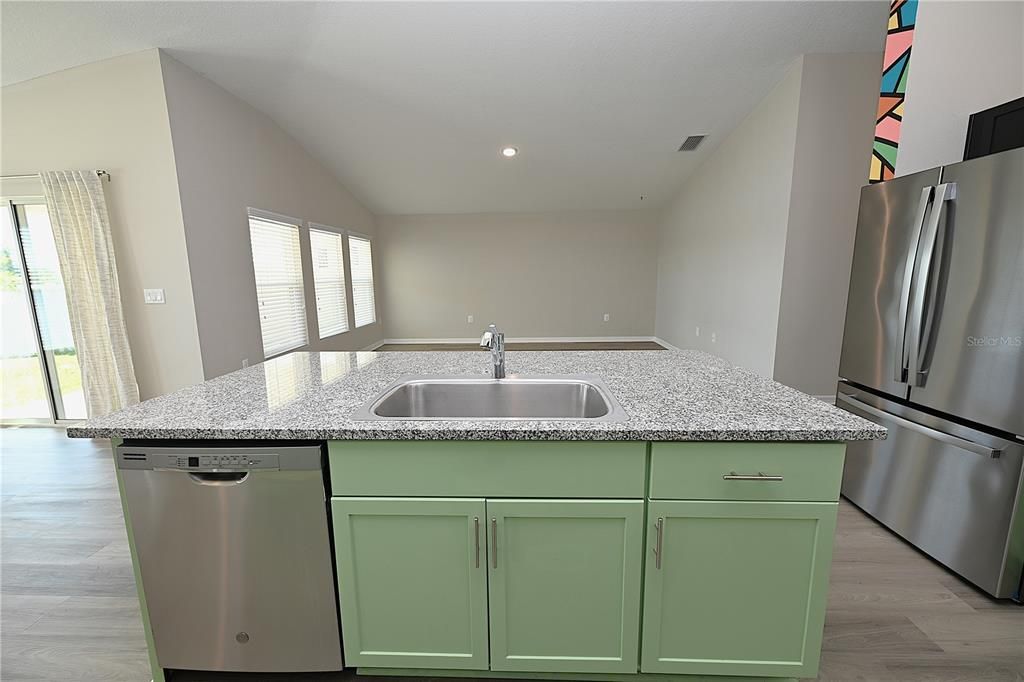 For Rent: $2,495 (4 beds, 2 baths, 1850 Square Feet)