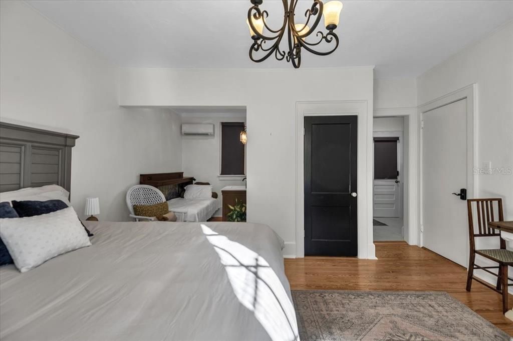 For Sale: $170,000 (0 beds, 1 baths, 364 Square Feet)