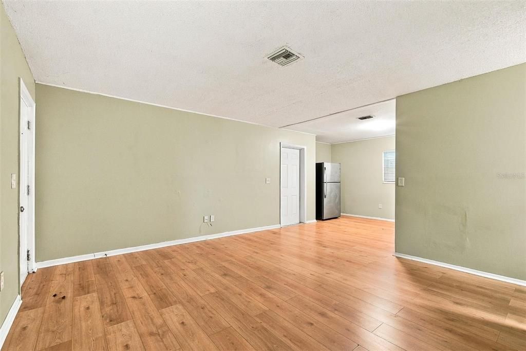 В аренду: $1,775 (3 спален, 2 ванн, 1044 Квадратных фут)