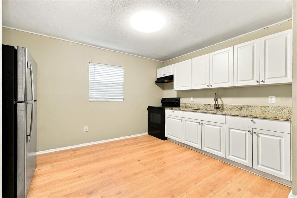 В аренду: $1,775 (3 спален, 2 ванн, 1044 Квадратных фут)