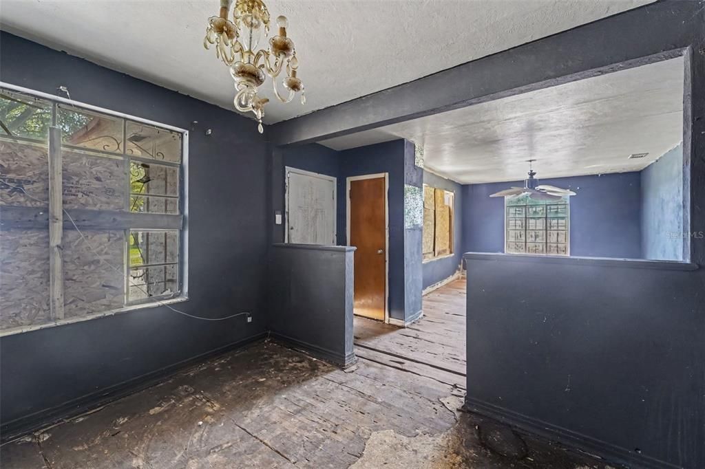 На продажу: $204,950 (5 спален, 2 ванн, 2115 Квадратных фут)