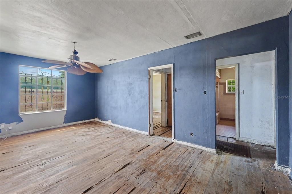 На продажу: $204,950 (5 спален, 2 ванн, 2115 Квадратных фут)