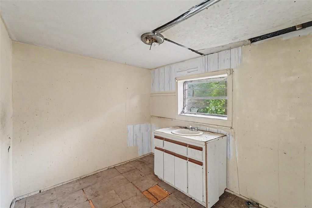 На продажу: $204,950 (5 спален, 2 ванн, 2115 Квадратных фут)