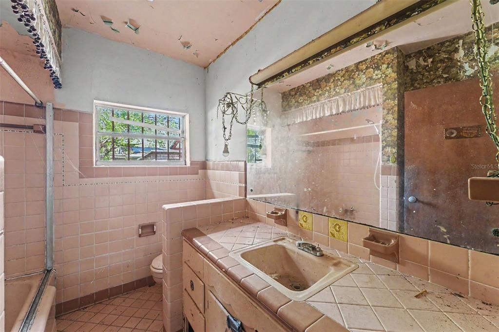 На продажу: $204,950 (5 спален, 2 ванн, 2115 Квадратных фут)