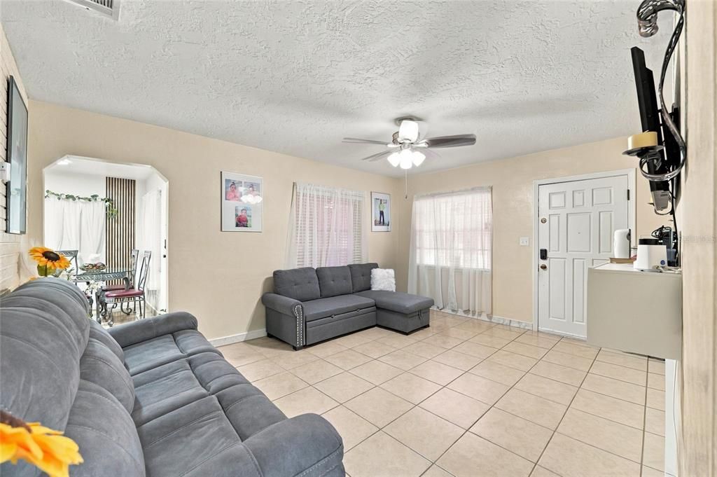 En Venta: $509,900 (5 camas, 3 baños, 2978 Pies cuadrados)